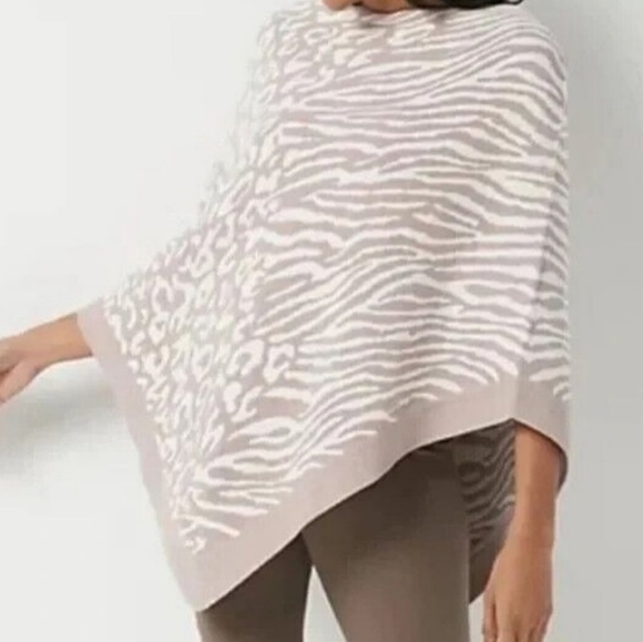 Barefoot Dreams Sweaters - Barefoot Dreams Cozy Ultra Lite Ocean Breeze Faded Rose Animal Print Poncho 1 sz